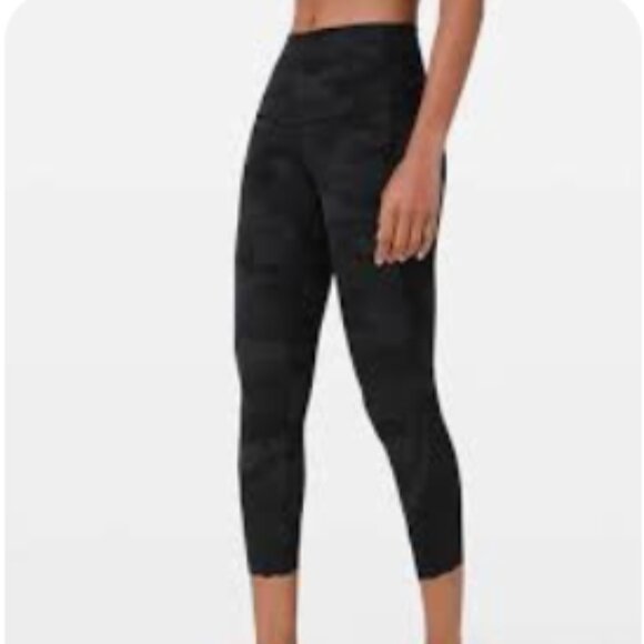 lululemon athletica Pants - Lululemon Wunder Under Scalloped Hem High Rise Cropped Leggings, size 8